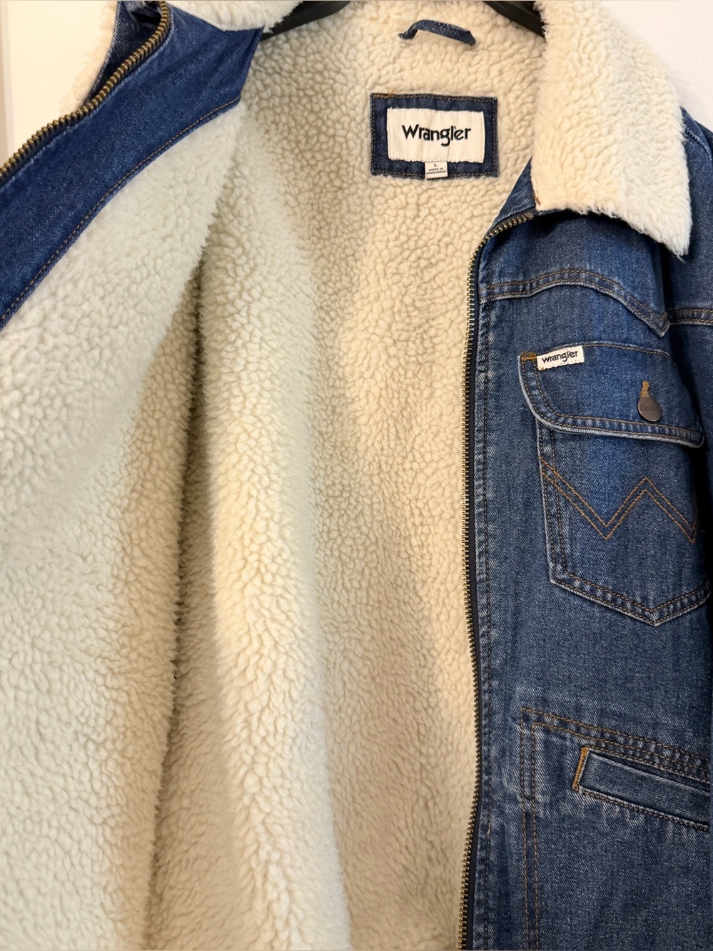 Wrangler Oversized Denim Bomber Jacket EUC (Sz L) Ptp 29.5” - Picture 5 of 10